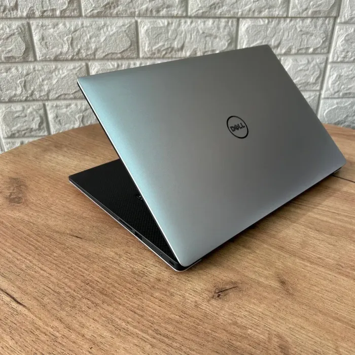 Мобільна робоча станція Dell Precision 5520 / 15.6" (1920x1080) IPS / Intel Xeon E3-1505M v6 (4 (8) ядра по 3.0 - 4.0 GHz) / 16 GB DDR4 / 256 GB SSD / nVidia Quadro M1200, 4 GB GDDR5, 128-bit / WebCam б/в - зображення 6