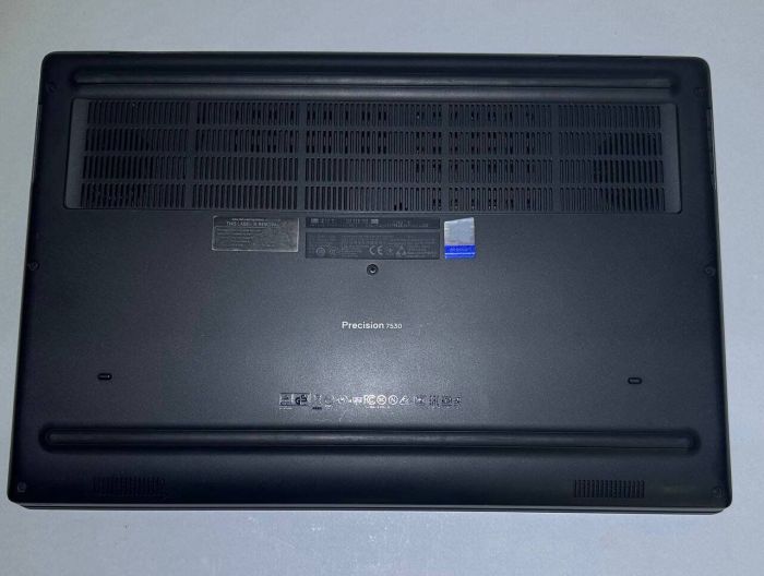 Мобільна робоча станція Dell Precision 7530 / 15.6" (1920x1080) TN / Intel Core i7-8850H (6 (12) ядер по 2.6 - 4.3 GHz) / 16 GB DDR4 / 256 GB SSD + 256 GB SSD / AMD Radeon Pro WX 4150, 4 GB GDDR5, 128-bit / WebCam / Win 11 Pro б/в - зображення 4