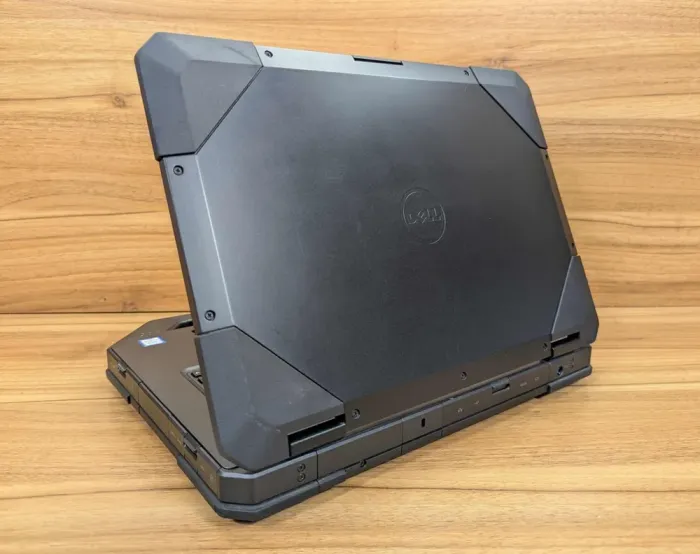 Захищений ноутбук Dell Latitude 14 Rugged 5414 / 14" (1366x768) TN / Intel Core i5-6300U (2 (4) ядра по 2.4 - 3.0 GHz) / 8 GB DDR4 / 256 GB SSD / Intel HD Graphics 520 / HDMI / WebCam / Windows 10 б/в - зображення 7