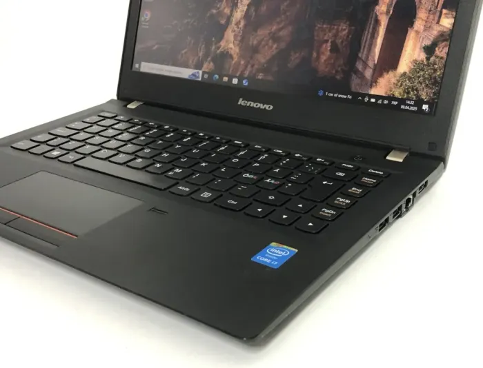 Ультрабук Lenovo ThinkPad E31-70 / 13.3" (1366x768) TN / Intel Core i7-5500U (2 (4) ядра по 2.4 - 3.0 GHz) / 8 GB DDR3 / 128 GB SSD / Intel HD Graphics 5500 / WebCam / Win 10 Pro б/в - зображення 9