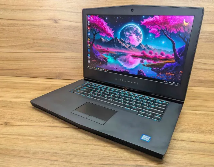 Ігровий ноутбук Dell Alienware 15 R4 / 15.6" (3840x2160) IPS / Intel Core i9-8950HK (6 (12) ядер по 2.9 - 4.8 GHz) / 16 GB DDR4 / 512 GB SSD / nVidia GeForce GTX 1080, 8 GB GDDR5X, 256-bit / WebCam / Windows 10 б/в - зображення 5