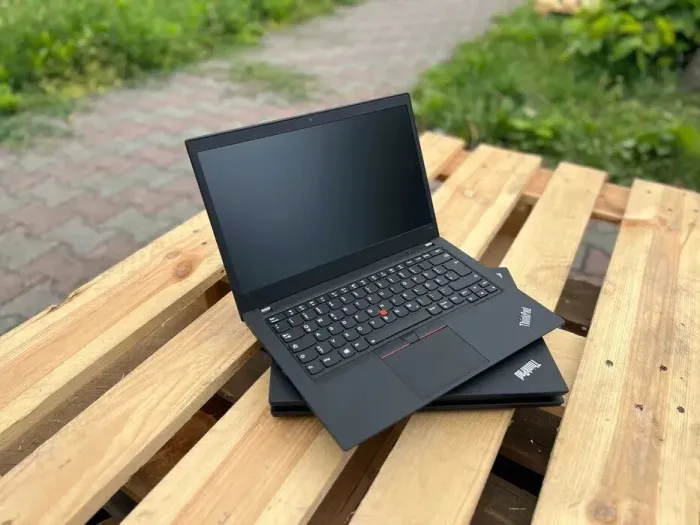 Ультрабук Lenovo ThinkPad T490 / 14" (1920x1080) IPS / Intel Core i5-8365U (4 (8) ядра по 1.6 - 4.1 GHz) / 8 GB DDR4 / 256 GB SSD / Intel UHD Graphics 630 / WebCam / Win 10 Pro б/в - зображення 6