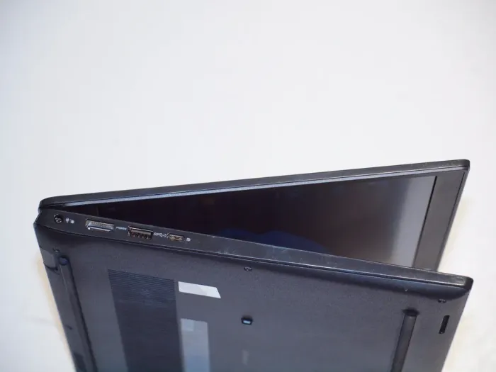 Ультрабук Dell Latitude 3420 / 14" (1366x768) TN / Intel Core i5-1135G7 (4 (8) ядра по 2.4 - 4.2 GHz) / 16 GB DDR4 / 512 GB SSD / Intel Iris Xe Graphics / WebCam б/в - зображення 5