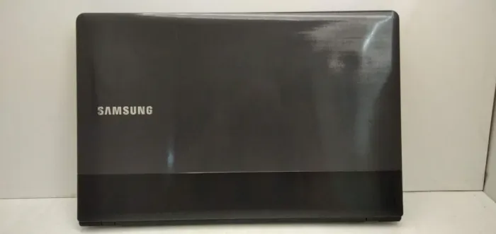 Ноутбук Б-клас Samsung NP300E5C / 15.6" (1366x768) TN / Intel Celeron B820 (2 ядра по 1.7 GHz) / 4 GB DDR3 / 500 GB HDD / nVidia GeForce GT 620M, 1 GB DDR3, 64-bit / WebCam / АКБ не тримає б/в - зображення 8