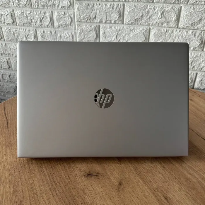 Ноутбук HP ProBook 650 G4 / 15.6" (1366x768) TN / Intel Core i7-8550U (4 (8) ядра по 1.8 - 4.0 GHz) / 8 GB DDR4 / 120 GB SSD + 500 GB HDD / Intel UHD Graphics 620 / WebCam б/в - зображення 3