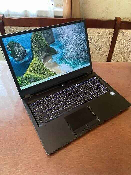 Ігровий ноутбук Б-класу Clevo P960RN / 16,1" (1920x1080) IPS / Intel Core i7-9750H (6 (12) ядер по 2,6 - 4,5 ГГц) / 16 ГБ DDR4 / 512 ГБ SSD / nVidia GeForce RTX 2080, 8 ГБ GDDR6, 256-біт / WebCam б/в - зображення 2