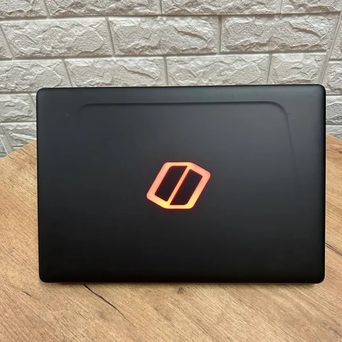 Ігровий ноутбук Б-клас Samsung NP8500GM-X0BCN / 15.6" (1920x1080) IPS / Intel Core i7-7700HQ (4 (8) ядра по 2.8 - 3.8 GHz) / 8 GB DDR4 / 1000 GB SSD / nVidia GeForce GTX 1050, 2 GB GDDR5, 128-bit / WebCam б/в - зображення 3