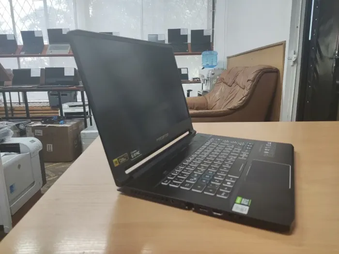 Ігровий ноутбук Acer Predator Triton 500 PT515-52 / 15.6" (1920x1080) IPS / Intel Core i7-10750H (6 (12) ядер по 2.6 - 5.0 GHz) / 16 GB DDR4 / 1000 GB SSD M.2 / nVidia GeForce RTX 2080 Super, 8 GB GDDR6, 256-bit / WebCam / Win 11 Home б/в - зображення 4