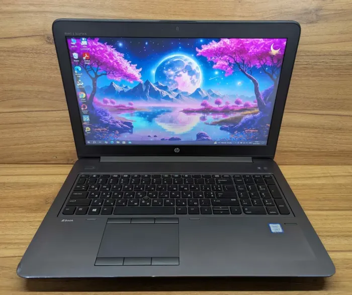 Ультрабук Б-клас HP zBook 15 G4 / 15.6" (1920x1080) IPS / Intel Core i5-7440HQ (4 ядра по 2.8 - 3.8 GHz) / 16 GB DDR4 / 480 GB SSD / Intel HD Graphics 630 / Fingerprint / Windows 10 б/в - зображення 2