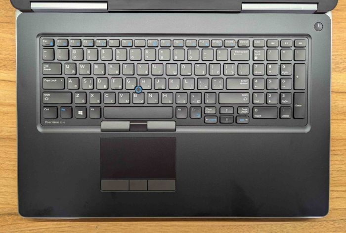 Мобільна робоча станція Dell Precision 7720 / 17.3" (1920x1080) IPS / Intel Xeon E3-1575M v6 (4 (8) ядра по 3.1 - 4.2 GHz) / 64 GB DDR4 / 960 GB SSD / nVidia Quadro P5000, 16 GB GDDR5X, 256-bit / HDMI / Windows 10 б/в - зображення 3