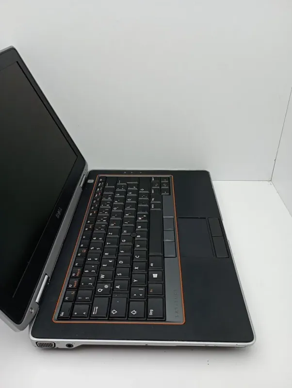 Ноутбук Dell Latitude E6320 / 13.3" (1366x768) TN / Intel Core i5-2520M (2 (4) ядра по 2.5 - 3.2 GHz) / 6 GB DDR3 / 500 GB HDD / Intel HD Graphics 3000 / WebCam б/в - зображення 5