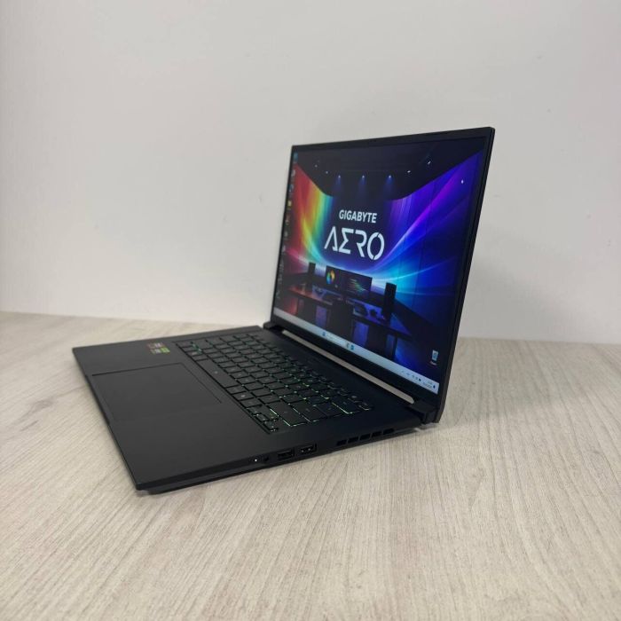 Ігровий ноутбук Б-класу Gigabyte Aero X16 1WH / 16" (2560x1600) IPS / AMD Ryzen AI 7 350 (8 (16) ядер по 2,0 - 5,0 ГГц) / 16 ГБ DDR5 / 1000 ГБ SSD NVMe / nVidia GeForce RTX 5070, 8 ГБ GDDR7, 128-біт / WebCam б/в - зображення 6