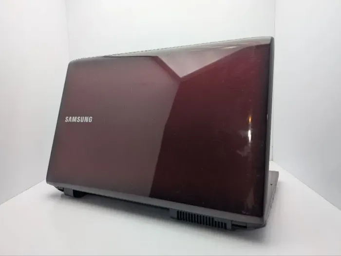 Ноутбук Samsung R780 / 17.3" (1600x900) TN / Intel Core i3-350M (2 (4) ядра по 2.2 GHz) / 6 GB DDR3 / 500 GB HDD / nVidia GeForce GT 330M, 1 GB GDDR3, 128-bit / WebCam / DVD-ROM б/в - зображення 8