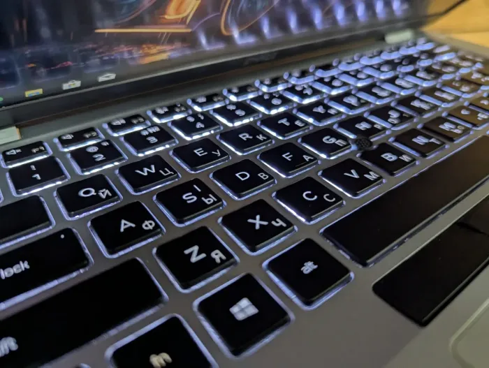 Ультрабук Dell Latitude 5411 / 14" (1920x1080) IPS / Intel Core i7-10850H (6 (12) ядер по 2.7 - 5.1 GHz) / 16 GB DDR4 / 256 GB SSD / Intel UHD Graphics / WebCam / Windows 10 б/в - зображення 6