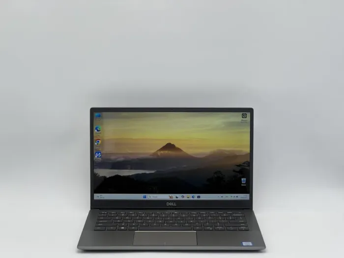 Ультрабук Dell Latitude 3301 / 13.3" (1920x1080) IPS / Intel Core i5-8265U (4 (8) ядра по 1.6 - 3.9 GHz) / 8 GB DDR4 / 480 GB SSD / Intel UHD Graphics / WebCam б/в - зображення 2