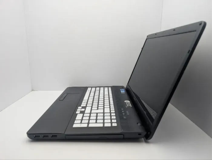 Ноутбук Sony Vaio EJ2M1E / 17.3" (1600x900) TN / Intel Core i5-2430M (2 (4) ядра по 2.4 - 3.0 GHz) / 8 GB DDR3 / 640 GB HDD / nVidia GeForce 410M, 1 GB GDDR3, 64-bit / WebCam / DVD-ROM б/в - зображення 5