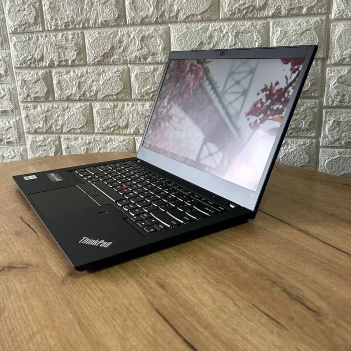 Ультрабук Lenovo ThinkPad T14 / 14" (1920x1080) IPS Touch / Intel Core i5-10310U (4 (8) ядра по 1.7 - 4.4 GHz) / 8 GB DDR4 / 256 GB SSD / Intel UHD Graphics / WebCam б/в - зображення 5