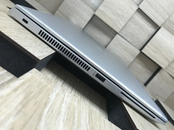 Ультрабук Б-клас HP EliteBook 840 G5 / 14" (1920x1080) IPS / Intel Core i5-8350U (4 (8) ядра по 1.7 - 3.6 GHz) / 8 GB DDR4 / 256 GB SSD M.2 / Intel UHD Graphics 620 / WebCam / HDMI б/в - зображення 5