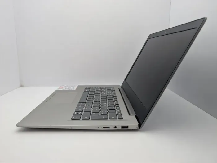Ноутбук Lenovo IdeaPad S130 / 14" (1366x768) TN / Intel Pentium Silver N5000 (2 ядра по 1.1 - 2.7 GHz) / 4 GB DDR4 / 128 GB SSD / Intel UHD Graphics 605 / WebCam б/в - зображення 5