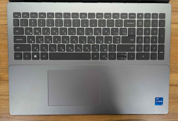 Ноутбук Dell Vostro 5620 / 16" (1920x1080) IPS / Intel Core i5-1240P (12 (16) ядер по 3.3 - 4.4 GHz) / 16 GB DDR4 / 480 GB SSD / Intel Iris Xe Graphics / WebCam / Windows 11 б/в - зображення 3