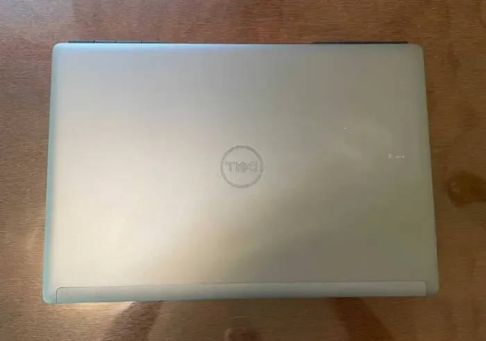 Робоча станція Dell Precision 7550 / 15.6" (1920x1080) IPS / Intel Core i5-10400H (4 (8) ядра по 2.6 - 4.6 GHz) / 16 GB DDR4 / 256 GB SSD / nVidia Quadro T1000, 4 GB GDDR6, 128-bit / WebCam б/в - зображення 3