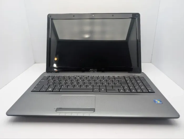 Ноутбук Asus A52F / 15.6" (1366x768) TN / Intel Core i3-380M (2 (4) ядра по 2.5 GHz) / 6 GB DDR3 / 120 GB SSD / Intel Graphics / WebCam / DVD-ROM б/в - зображення 3