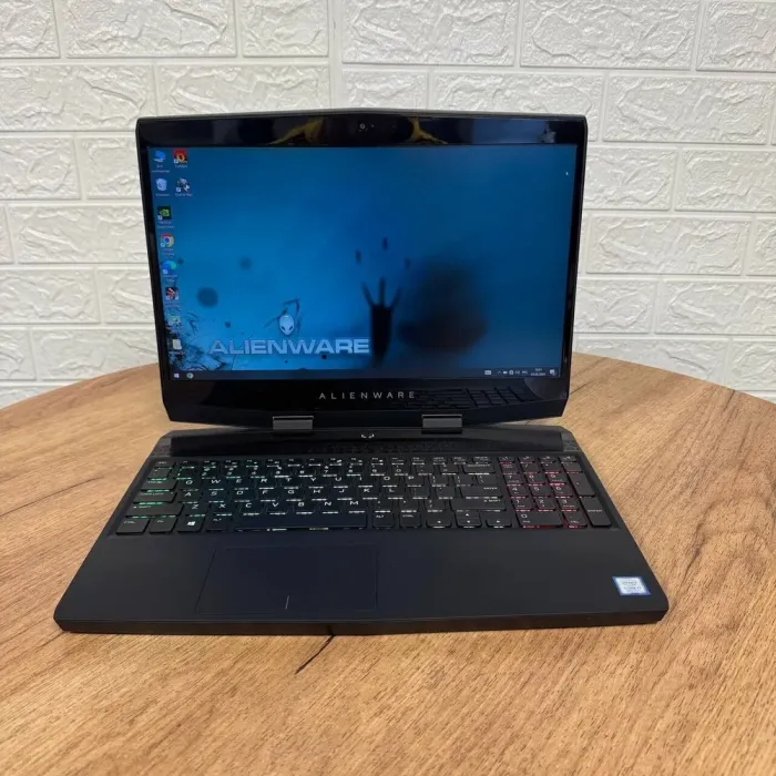 Ігровий ноутбук Б-клас Dell Alienware m15 / 15.6" (1920x1080) IPS / Intel Core i7-8750H (6 (12) ядер по 2.2 - 4.1 GHz) / 32 GB DDR4 / 512 GB SSD / nVidia GeForce RTX 2060, 6 GB GDDR6, 192-bit / WebCam б/в - зображення 2