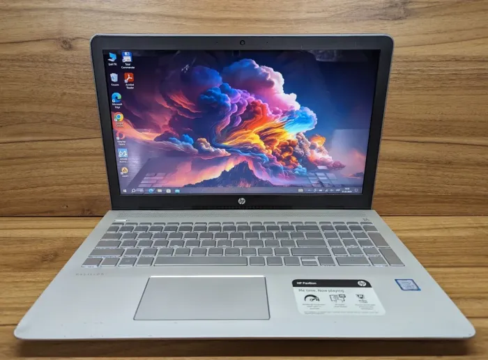 Ноутбук Б-клас HP Pavilion 15-cc123c / 15.6" (1366x768) TN Touch / Intel Core i5-8250U (4 (8) ядра по 1.6 - 3.4 GHz) / 8 GB DDR4 / 240 GB SSD / Intel HD Graphics 620 / WebCam / Windows 10 б/в - зображення 3