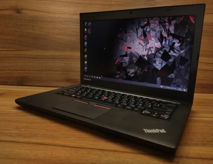 Ноутбук Б-клас Lenovo ThinkPad T450 / 14" (1600x900) TN / Intel Core i5-5300U (2 (4) ядра по 2.3 - 2.9 GHz) / 8 GB DDR3 / 240 GB SSD / Intel HD Graphics 5500 / WebCam / Windows 10 PRO Lic б/в - зображення 3