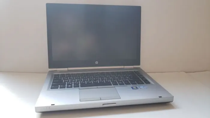 Ноутбук HP EliteBook 8470p / 14" (1600x900) TN / Intel Core i5-3320M (2 (4) ядра по 2.6 - 3.3 GHz) / 8 GB DDR3 / 256 GB SSD / Intel HD Graphics 4000 / WebCam / DVD-ROM б/в - зображення 2