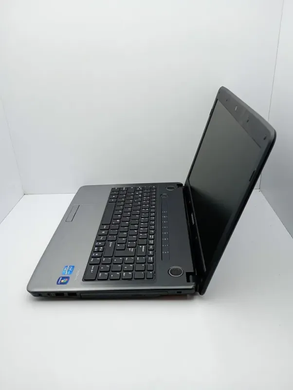 Ноутбук Medion Akoya P6634 / 15.6" (1366x768) TN / Intel Core i3-2350M (2 (4) ядра по 2.3 GHz) / 6 GB DDR3 / 500 GB HDD / Intel HD Graphics 3000 / WebCam / АКБ не тримає б/в - зображення 6
