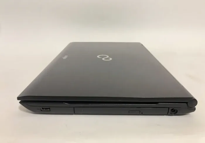 Ноутбук Fujitsu LifeBook AH532 / 15.6" (1366x768) TN / Intel Core i5-3210M (2 (4) ядра по 2.5 - 3.1 GHz) / 4 GB DDR3 / 320 GB HDD / Intel HD Graphics 4000 / WebCam / DVD-ROM б/в - зображення 5