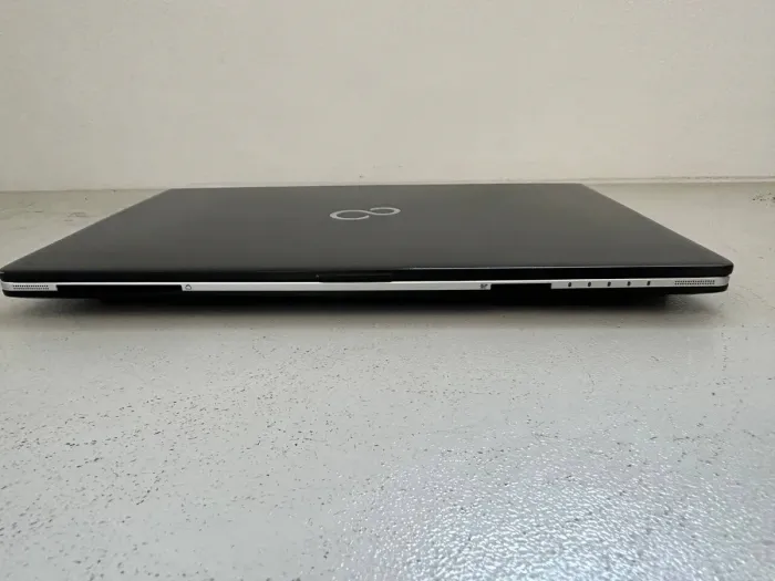 Ультрабук Б-класс Fujitsu LifeBook S936 / 13.3" (1920x1080) TN / Intel Core i7-6600U (2 (4) ядра по 2.6 - 3.4 GHz) / 8 GB DDR4 / 128 GB SSD / Intel HD Graphics 520 / WebCam / VGA б/в - зображення 9