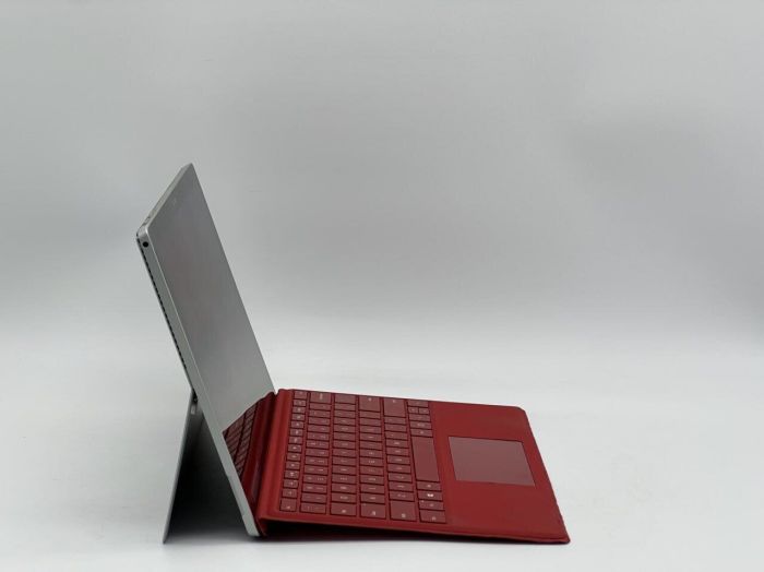 Нетбук Б-клас Microsoft Surface Pro 4 1724 / 12.3" (2736x1824) IPS Touch / Intel Core i5-6300U (2 (4) ядра по 2.4 - 3.0 GHz) / 16 GB DDR3 / 480 GB SSD / Intel HD Graphics 520 / WebCam б/в - зображення 4