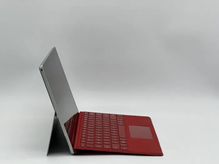 Нетбук Б-клас Microsoft Surface Pro 4 1724 / 12.3" (2736x1824) IPS Touch / Intel Core i5-6300U (2 (4) ядра по 2.4 - 3.0 GHz) / 16 GB DDR3 / 480 GB SSD / Intel HD Graphics 520 / WebCam б/в - зображення 4