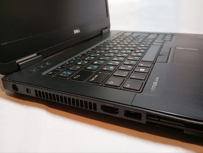Ноутбук Б-клас Dell Latitude E5440 / 14" (1366x768) TN / Intel Core i5-4300U (2 (4) ядра по 1.9 - 2.9 GHz) / 8 GB DDR3 / 500 GB HDD / Intel HD Graphics 4400 / WebCam б/в - зображення 5