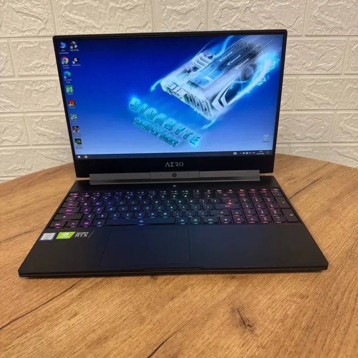 Ігровий ноутбук Б-клас Gigabyte Aero 15 Classic WA / 15.6" (1920x1080) IPS / Intel Core i7-9750H (6 (12) ядер по 2.6 - 4.5 GHz) / 16 GB DDR4 / 512 GB SSD / nVidia GeForce RTX 2060, 6 GB GDDR6, 192-bit / WebCam б/в - зображення 2