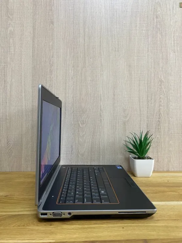 Ноутбук Dell Latitude E6420 / 14" (1600x900) TN / Intel Core i7-2620M (2 (4) ядра по 2.7 - 3.4 GHz) / 8 GB DDR3 / 128 GB SSD / nVidia NVS 4200M, 1 GB GDDR3a, 64-bit / VGA б/в - зображення 5