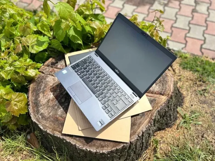 Ультрабук Fujitsu LifeBook U938 / 13.3" (1920x1080) IPS / Intel Core i5-8250U (4 (8) ядра по 1.6 - 3.4 GHz) / 8 GB DDR4 / 256 GB SSD / Intel UHD Graphics 620 / WebCam б/в - зображення 6
