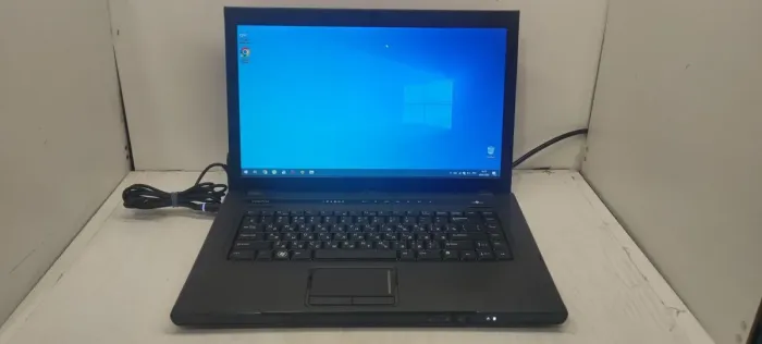 Ноутбук Dell Vostro 3500 / 15.6" (1366x768) TN / Intel Core i3-350M (2 (4) ядра по 2.26 GHz) / 4 GB DDR3 / 320 GB HDD / Intel HD Graphics / WebCam б/в - зображення 2