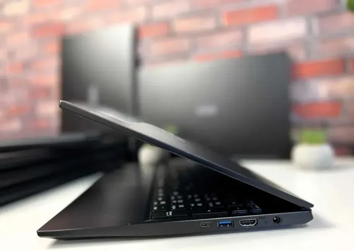 Ноутбук Stonebook Pro P105E / 15.6" (1920x1080) IPS / Intel Core i5-10210U (4 (8) ядра по 1.6 - 4.2 GHz) / 8 GB DDR4 / 256 GB SSD M.2 / Intel UHD Graphics / WebCam б/в - зображення 5