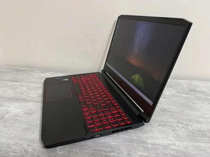 Ігровий ноутбук Б-класу Acer Nitro 5 AN515-55-53E5 / 15.6" (1920x1080) IPS / Intel Core i5-10300H (4 (8) ядра по 2,5 - 4,5 ГГц) / 16 ГБ DDR4 / 512 ГБ SSD / nVidia GeForce RTX 3050, 4 ГБ GDDR6, 128-bit / WebCam / Win 10 Home б/в - зображення 5
