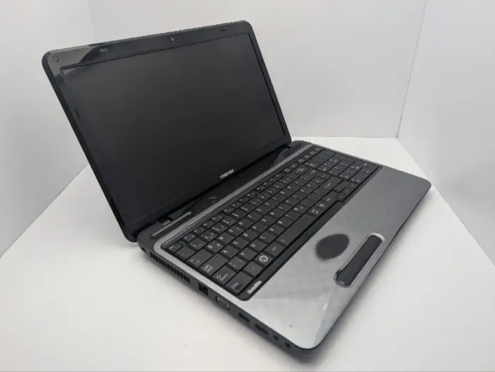 Ноутбук Toshiba Satellite L750 / 15.6" (1366x768) TN / Intel Core i5-2430M (2 (4) ядра по 2.4 - 3.0 GHz) / 6 GB DDR3 / 500 GB HDD / nVidia GeForce GT 520M, 1 GB GDDR3, 128-bit / WebCam / DVD-ROM б/в - зображення 6