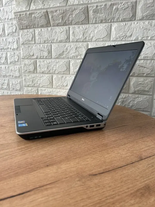 Ноутбук Б-клас Dell Latitude E6440 / 14" (1366x768) TN / Intel Core i5-4310M (2 (4) ядра по 2.7 - 3.4 GHz) / 8 GB DDR3 / 240 GB SSD / Intel HD Graphic 4600 / VGA б/в - зображення 5