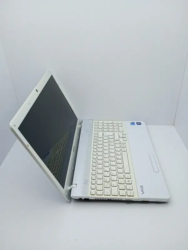 Ноутбук Sony VPC156 / 15.6" (1366x768) TN / Intel Core i3-350M (2 (4) ядра по 2.26 GHz) / 6 GB DDR3 / 320 GB HDD / Intel HD Graphics / WebCam б/в - зображення 5