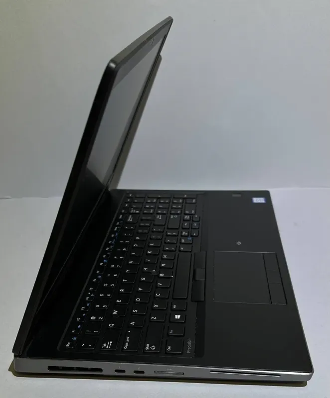 Мобільна робоча станція Dell Precision 7530 / 15.6" (1920x1080) IPS / Intel Core i7-8850H (6 (12) ядер по 2.6 - 4.3 GHz) / 64 GB DDR4 / 512 GB SSD / nVidia Quadro P2000, 4 GB GDDR5, 128-bit / WebCam / Win 11 Pro б/в - зображення 4