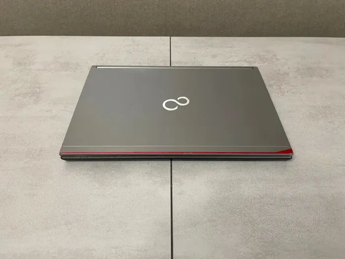Ноутбук Fujitsu LifeBook E746 / 14" (1920x1080) IPS / Intel Core i7-6600U (2 (4) ядра по 2.6 - 3.4 GHz) / 16 GB DDR4 / 240 GB SSD / Intel HD Graphics 520 / DisplayPort б/в - зображення 8