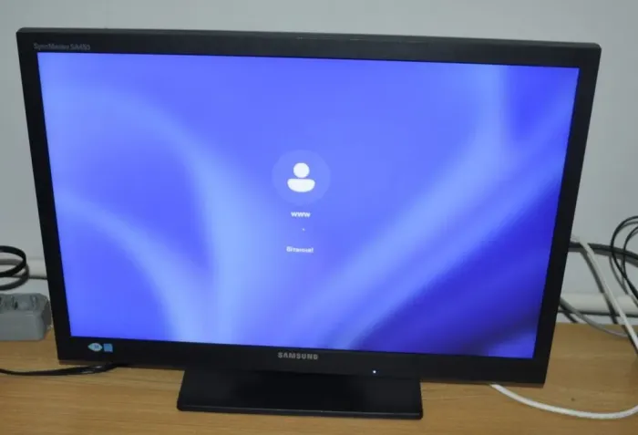 Монітор Б-клас Samsung SyncMaster S22A450BW/22" (1680x1050) TN/VGA, DVI/VESA 100x100 + Кабелі (VGA або DVI на вибір), блок живлення та кабель живлення б/в - зображення 6