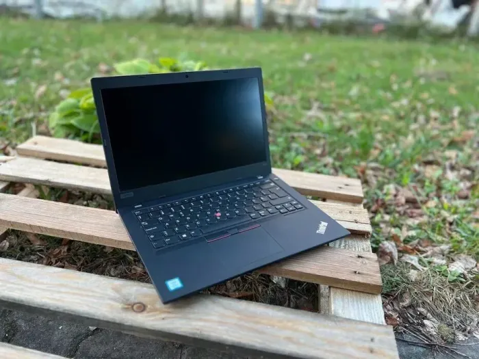 Ультрабук Lenovo ThinkPad L490 / 14" (1920x1080) IPS / Intel Core i3-8145U (2 (4) ядра по 2.1 - 3.9 GHz) / 8 GB DDR4 / 512 GB SSD M.2 / Intel UHD Graphics / WebCam / Windows 10 б/в - зображення 2