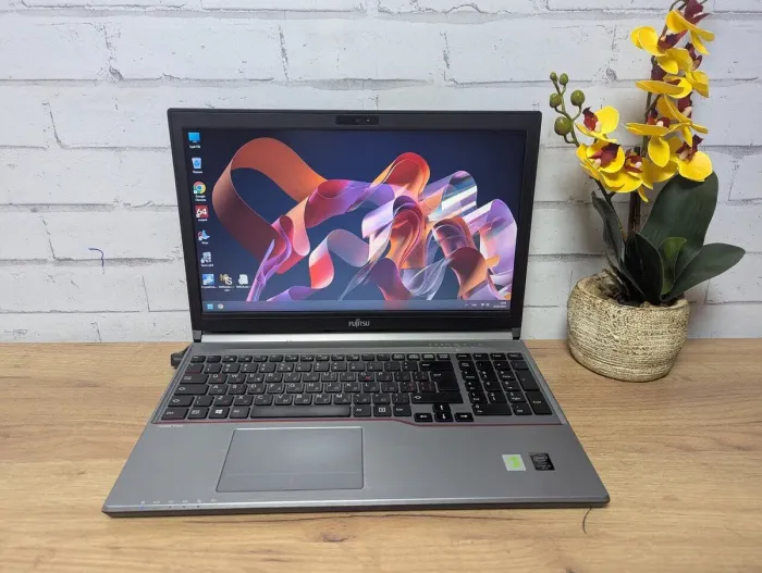 Ноутбук Б-клас Fujitsu LifeBook E754 / 15.6" (1366x768) TN / Intel Core i5-4300M (2 (4) ядра по 2.6 - 3.3 GHz) / 8 GB DDR3 / 128 GB SSD / Intel HD Graphics 4600 / WebCam / Без АКБ б/в - зображення 3
